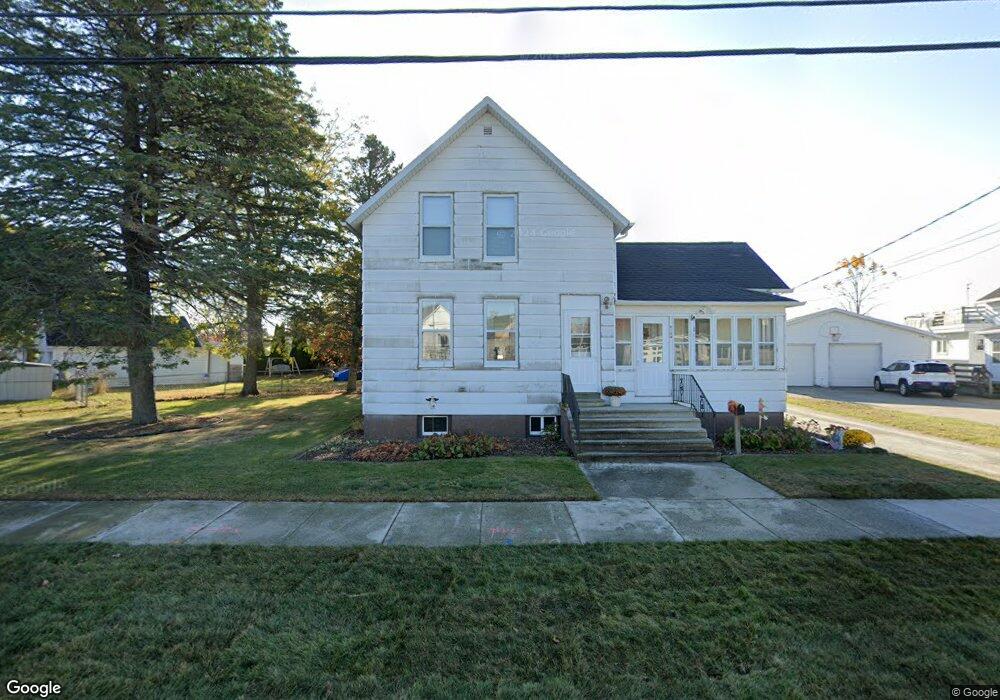 2109 Roosevelt Ave, Two Rivers, WI 54241 - photo 1