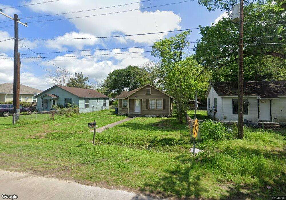 2713 Avenue K, Bay City, TX 77414 - photo 1