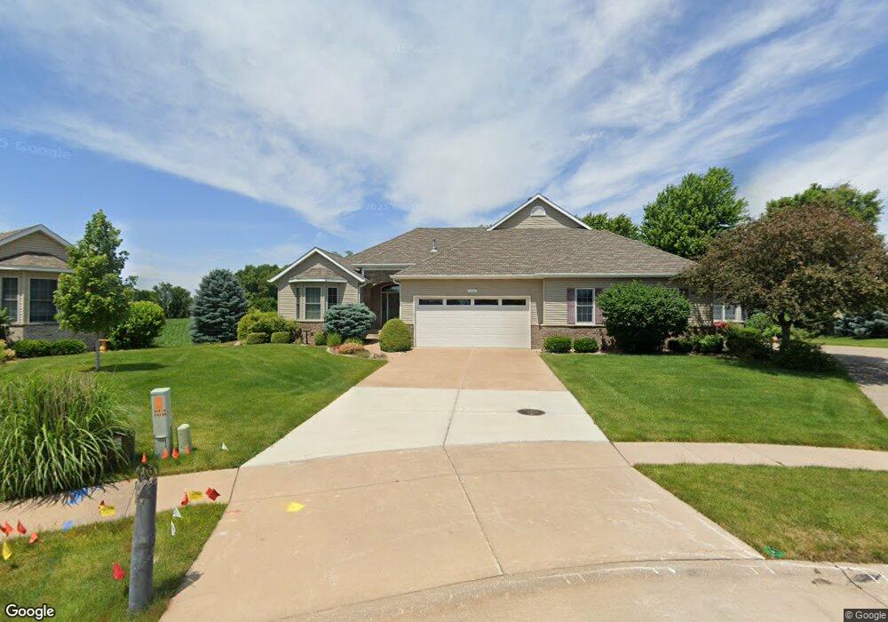 1910 E 50th Ct, Davenport, IA 52807 - photo 1