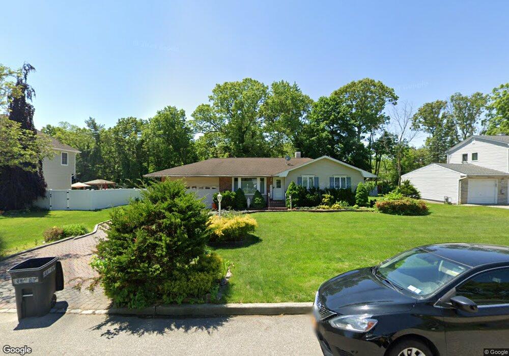 29 Heron Ln, ComMacK, NY 11725 - photo 1