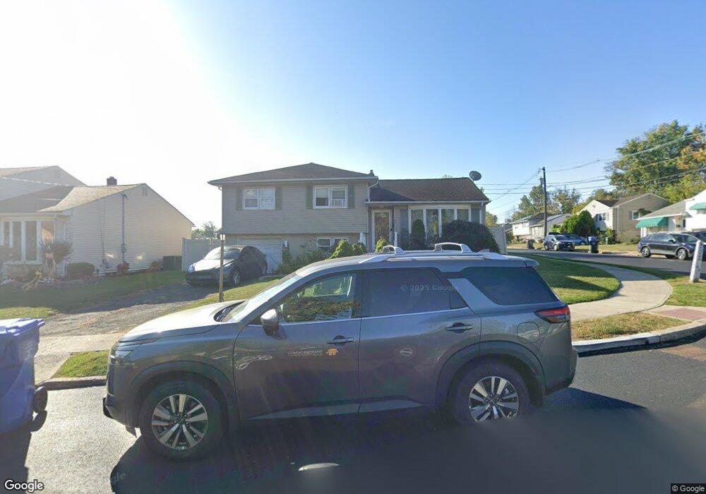 81 Hunter Ln, Woodbridge, NJ 07095 - photo 1