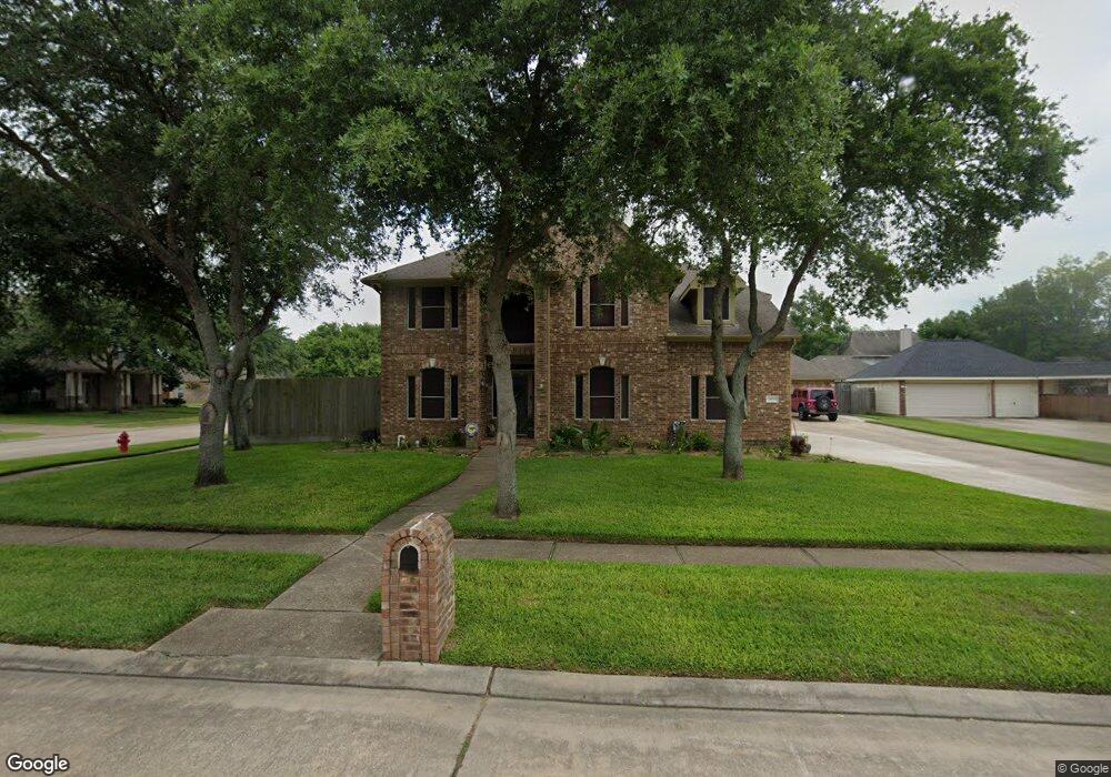 2876 Wimbledon Ln, Friendswood, TX 77546 - photo 1