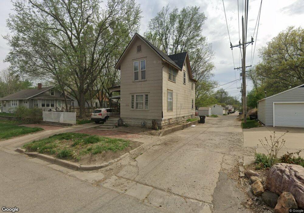 911 SW 3rd St, Topeka, KS 66606 - photo 1