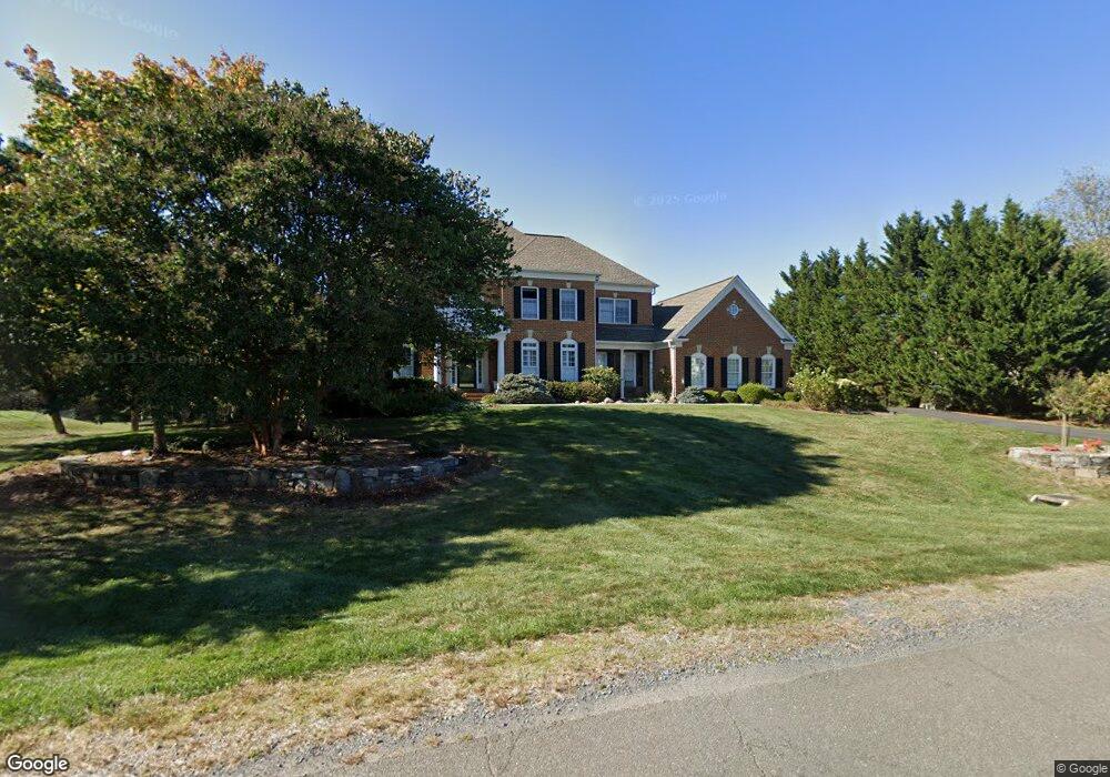 5136 Pleasant Forest Dr, Centreville, VA 20120 - photo 1