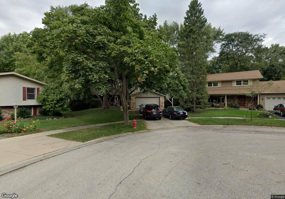 515 Colonial Ct, Algonquin, IL 60102 - photo 1