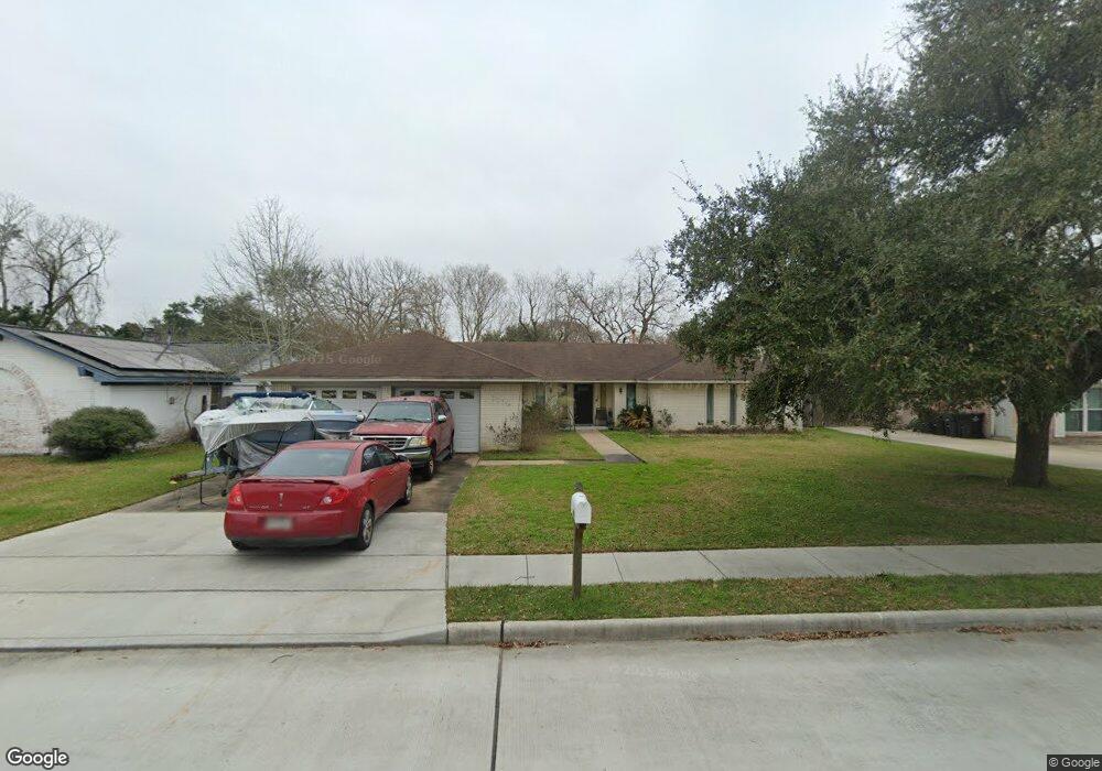 1919 Tracy Lynn Ln, Alvin, TX 77511 - photo 1