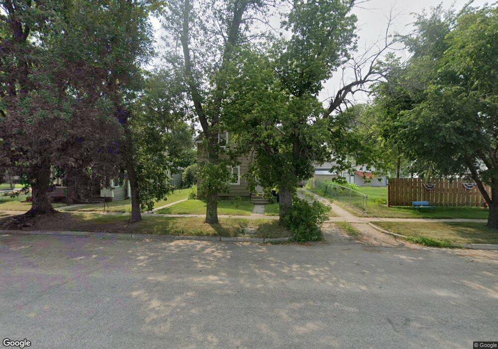 418 3rd Ave SW, Jamestown, ND 58401 - photo 1