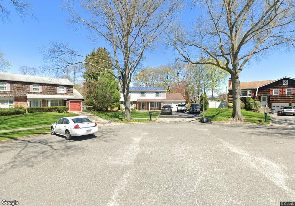 17 Eileen Ct, ComMacK, NY 11725 - photo 1