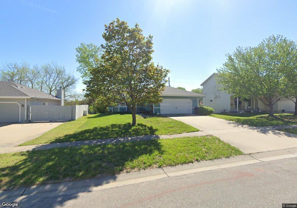 2608 SW Ancaster Rd, Topeka, KS 66614 - photo 1