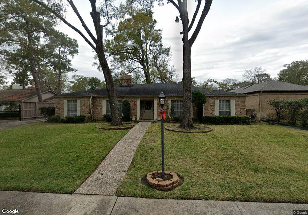 10206 Holly Springs Dr, Houston, TX 77042 - photo 1