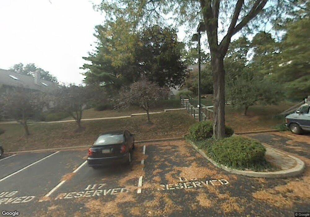 546 Foxwood Ln, Paoli, PA 19301 - photo 1