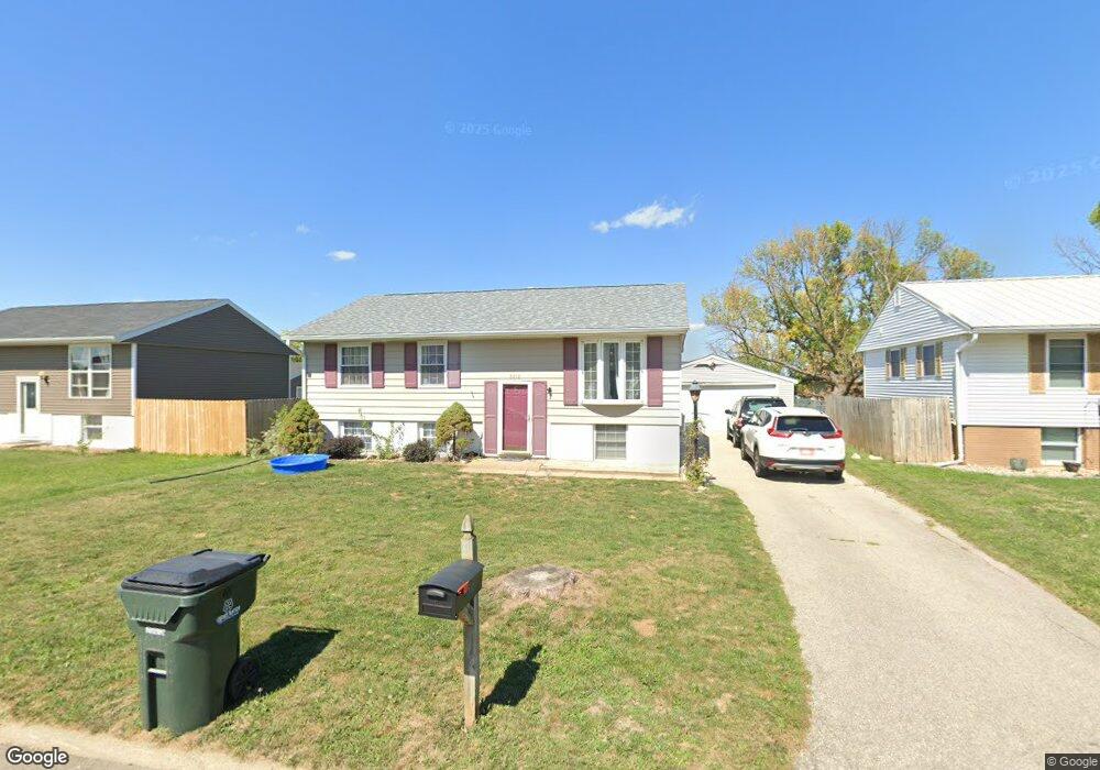 3212 Pebble Dr SW, Cedar Rapids, IA 52404 - photo 1