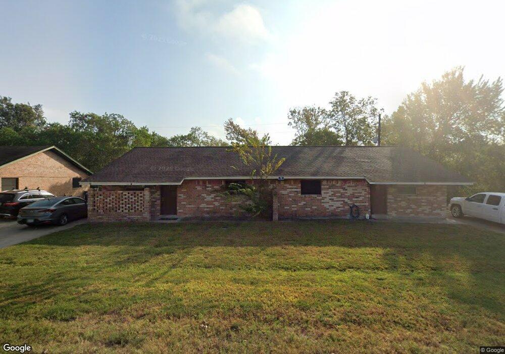 712 Willow St, Waller, TX 77484 - photo 1