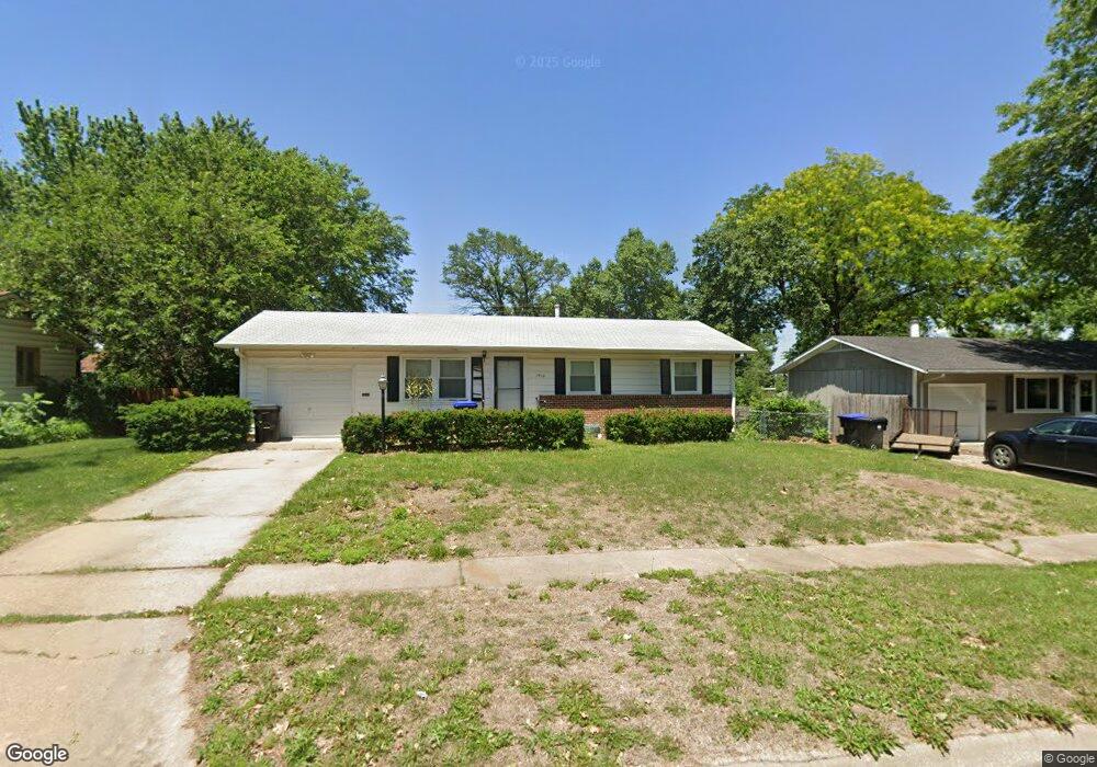 3410 SW 30th St, Topeka, KS 66614 - photo 1