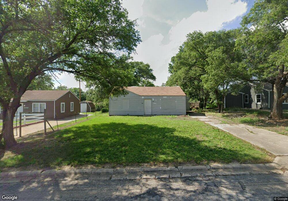 404 SE Pinecrest Dr, Topeka, KS 66605 - photo 1
