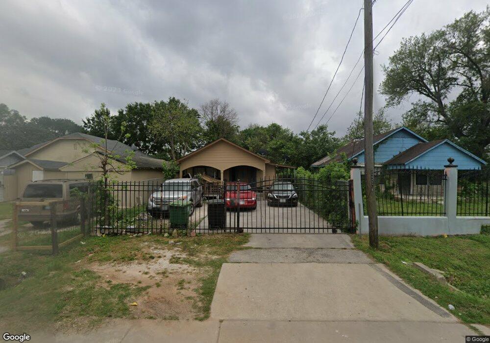 305 Link Rd, Houston, TX 77009 - photo 1