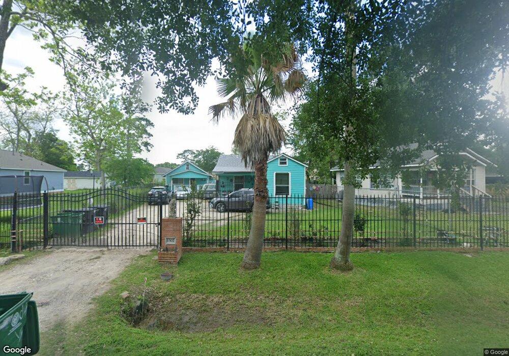 1302 Sadler St, Houston, TX 77022 - photo 1