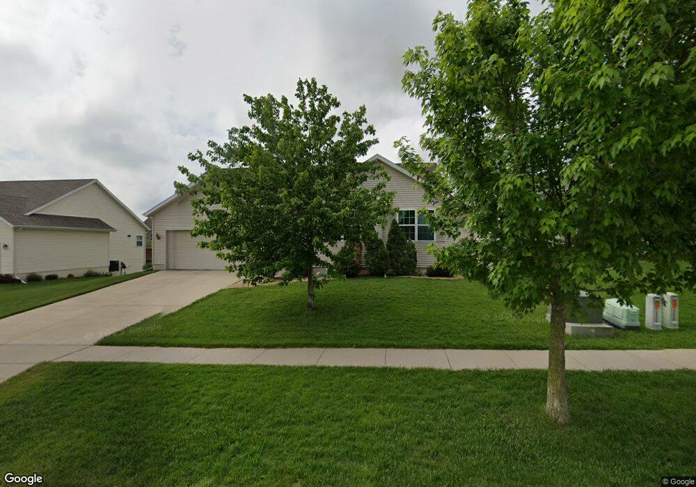 2107 Radcliffe Dr SW, Cedar Rapids, IA 52404 - photo 1