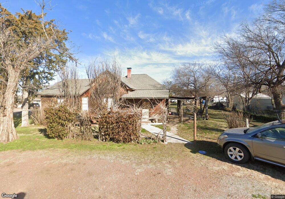 611 W B Ave, Cache, OK 73527 - photo 1