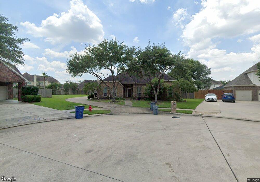 802 W Lake Cir, Friendswood, TX 77546 - photo 1