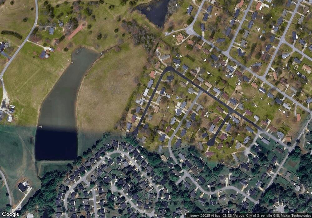 207 Whitestone Ave, Mauldin, SC 29662 - photo 1