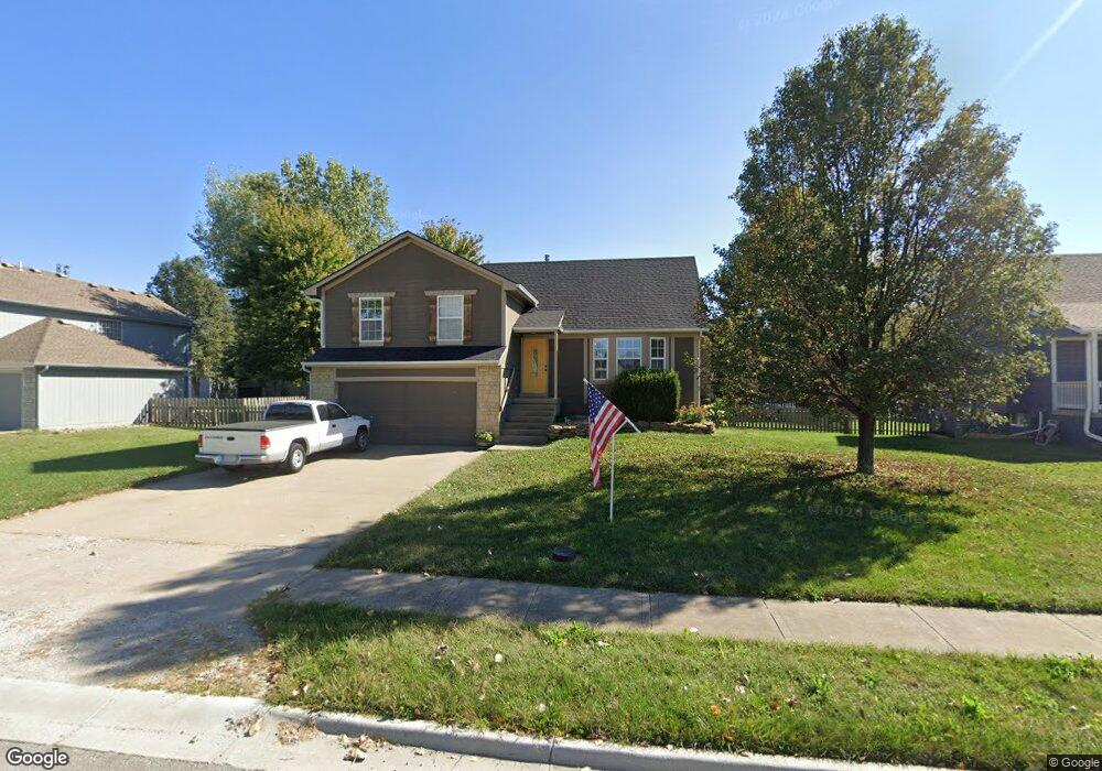 1011 Redwood Dr, Raymore, MO 64083 - photo 1