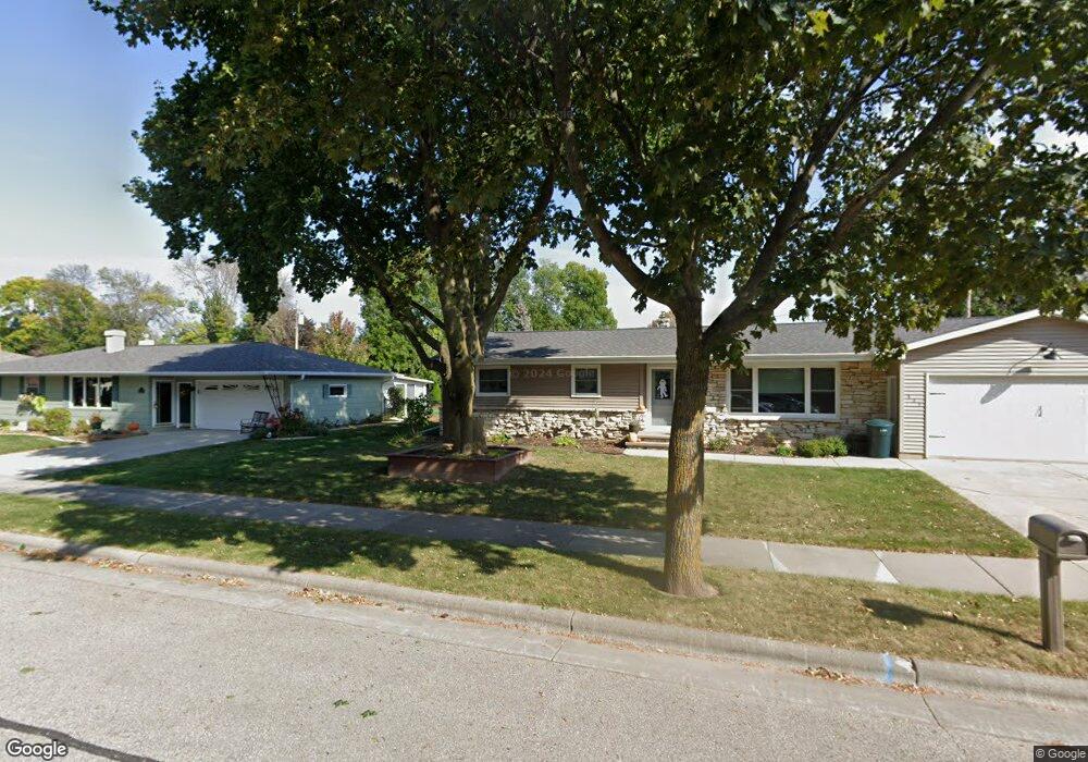 435 Jerelyn Ct, Combined Locks, WI 54113 - photo 1