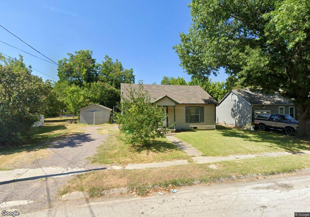 1325 E Tennie St, Gainesville, TX 76240 - photo 1