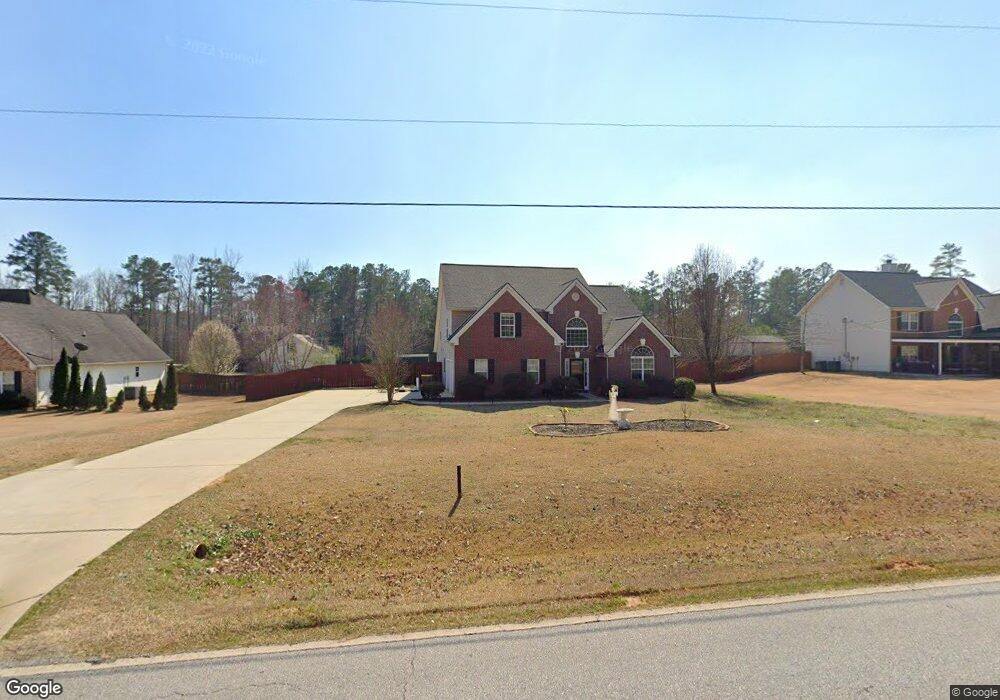 2038 Standing Rock Rd, Senoia, GA 30276 - photo 1
