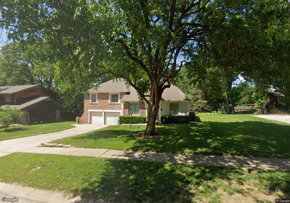 2410 SW 34th St, Topeka, KS 66611 - photo 1