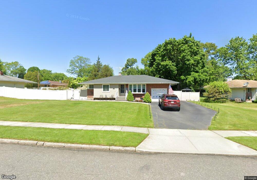 44 Fisher Rd, ComMacK, NY 11725 - photo 1