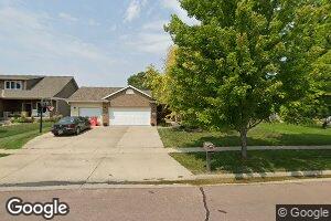 216 E Prairie Dr, Lennox, SD 57039