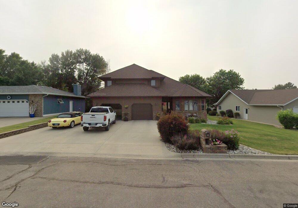 315 22nd Ave NE, Jamestown, ND 58401 - photo 1