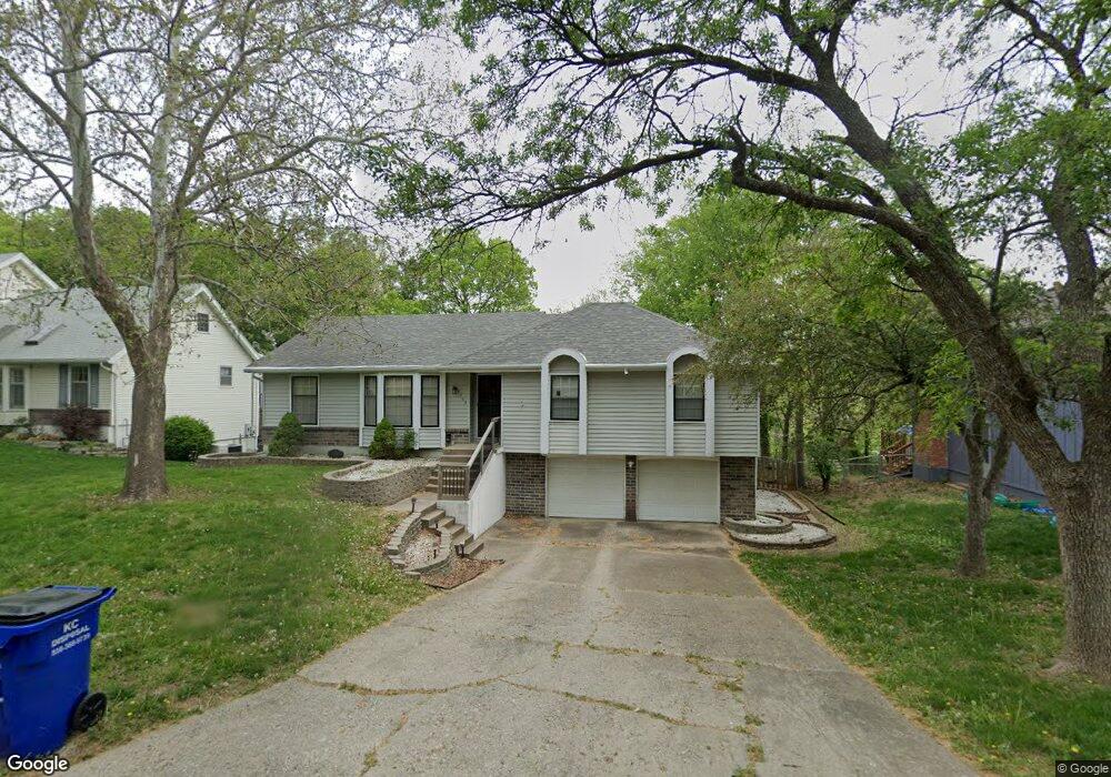 8759 Candlelight Ln, Lenexa, KS 66215 - photo 1