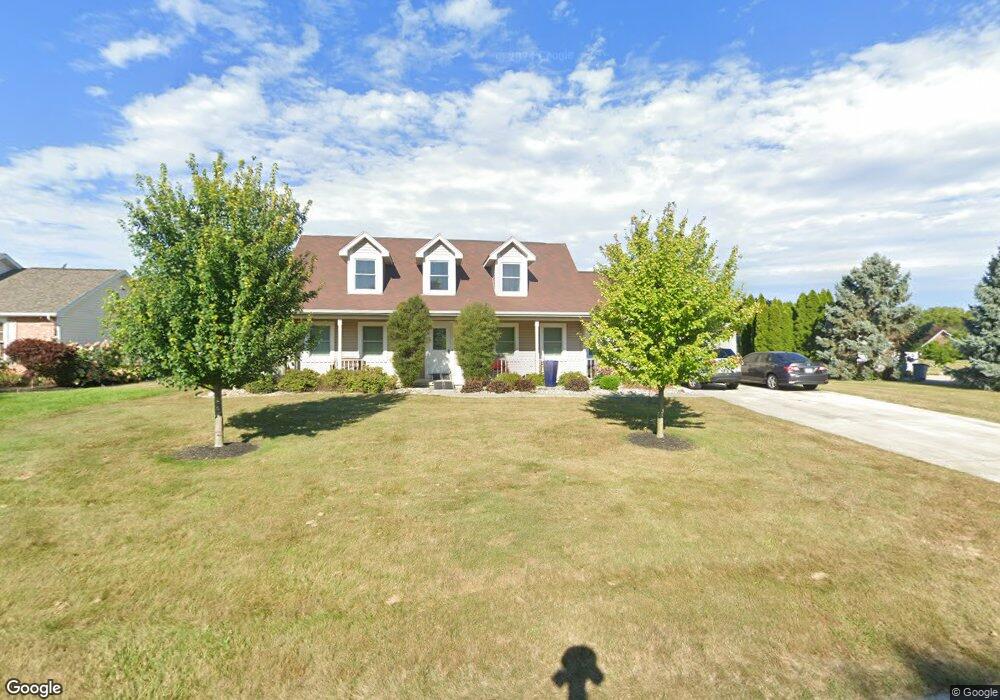 637 Country View Cir, Lima, OH 45801 - photo 1