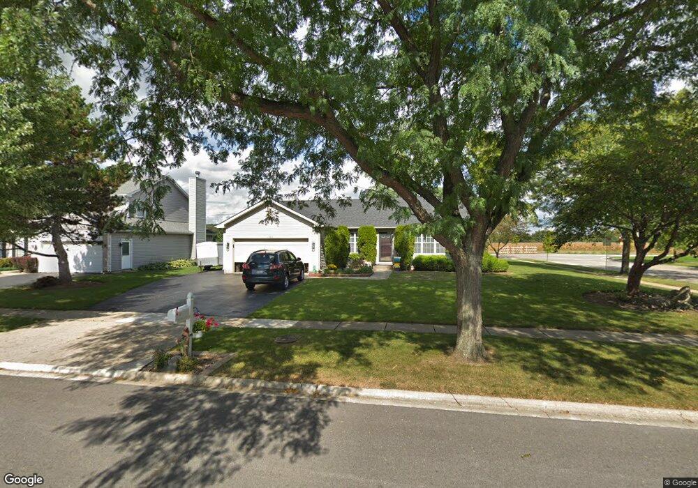 1960 Honey Locust Dr, Algonquin, IL 60102 - photo 1