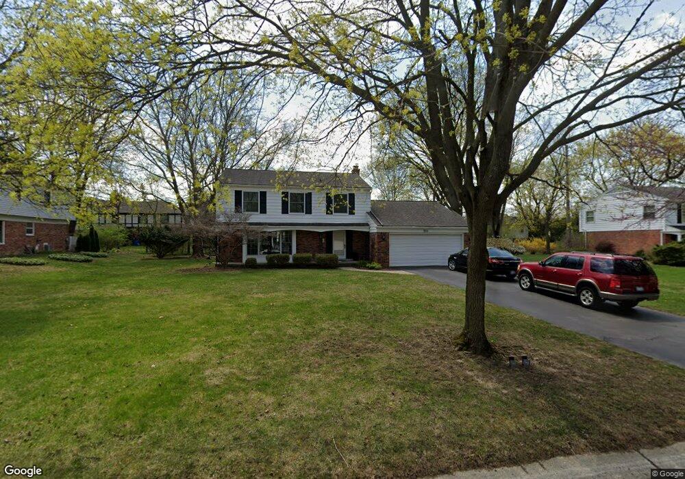 950 S Shady Hollow Cir, Bloomfield Hills, MI 48304 - photo 1