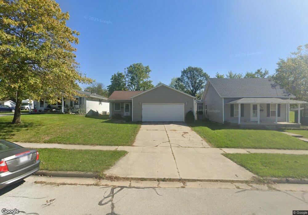 606 N Blackhoof St, Wapakoneta, OH 45895 - photo 1