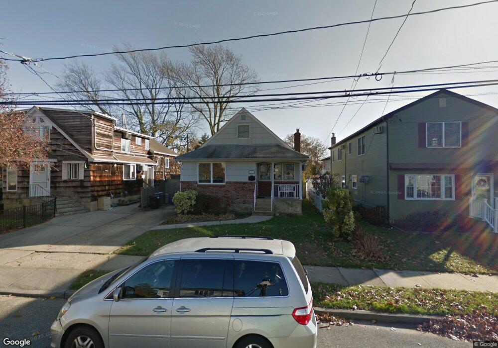 852 Mckinley St, Baldwin, NY 11510 - photo 1