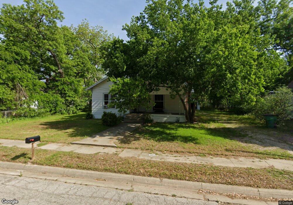 215 Mcclain St, Gainesville, TX 76240 - photo 1