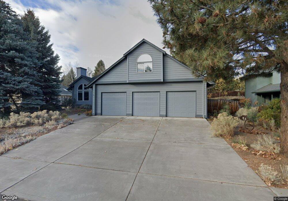 1025 NE Paula Dr, Bend, OR 97701 - photo 1