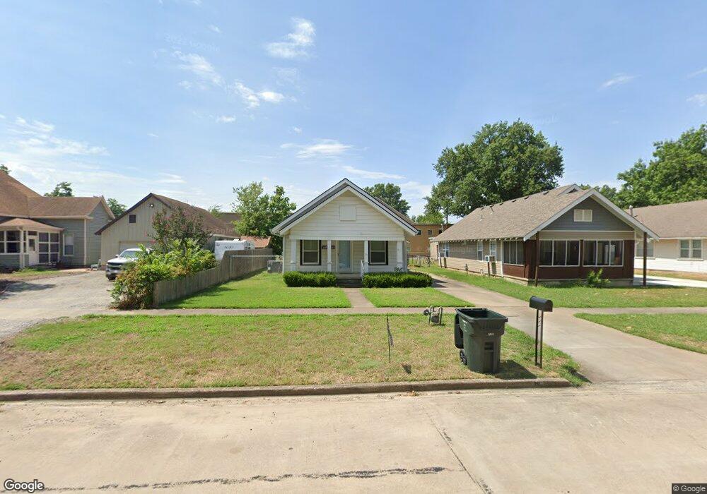 211 E 6th St, Claremore, OK 74017 - photo 1