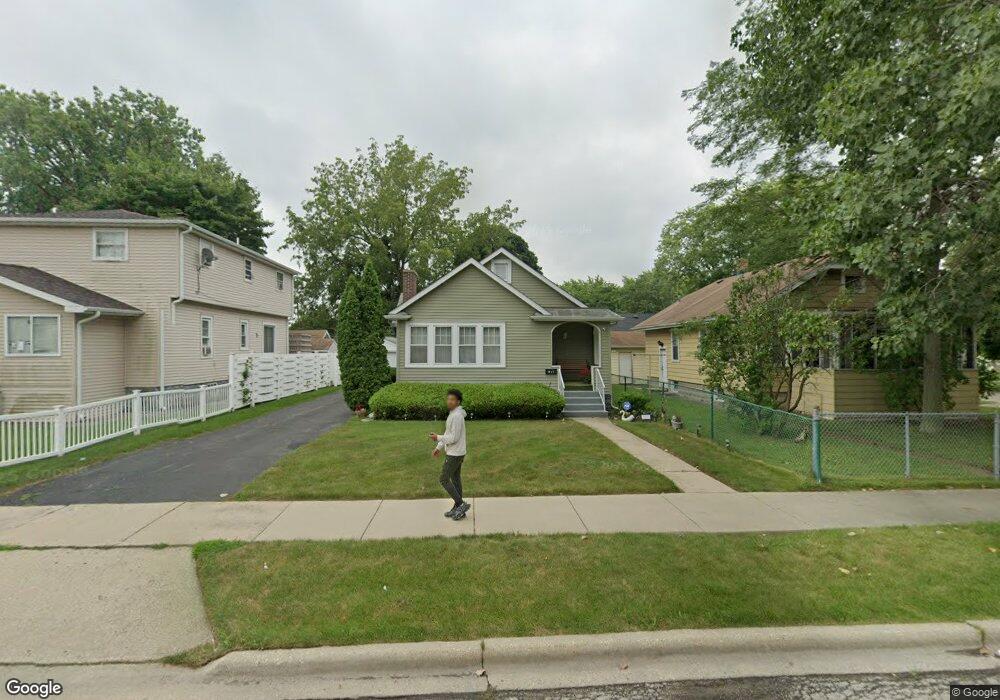 917 W Ridgeland Ave, Waukegan, IL 60085 - photo 1