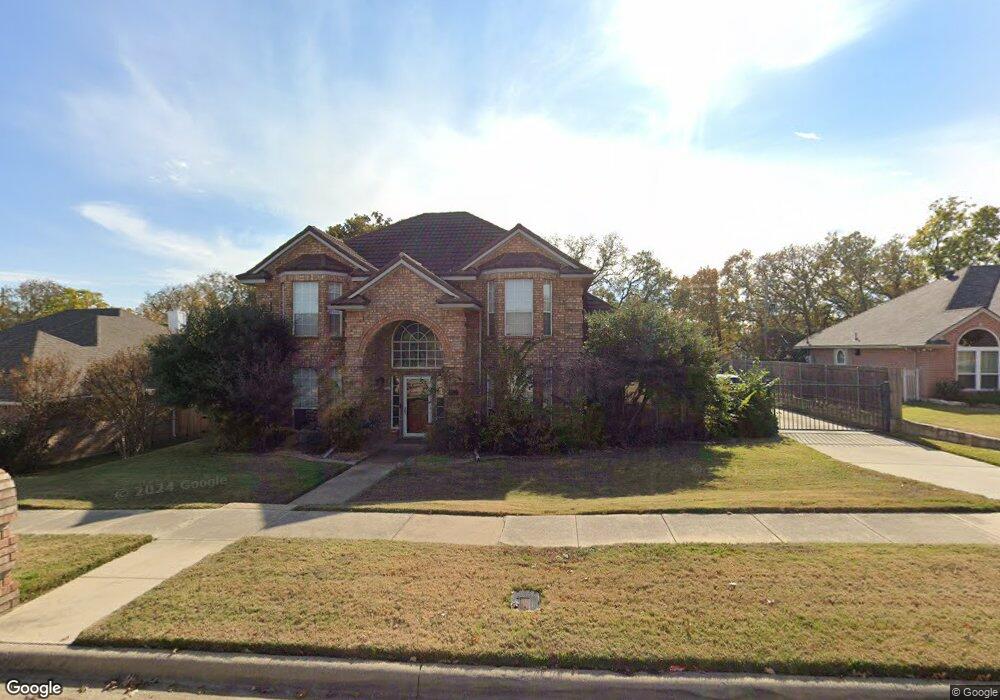737 Evergreen Dr, Hurst, TX 76054 - photo 1