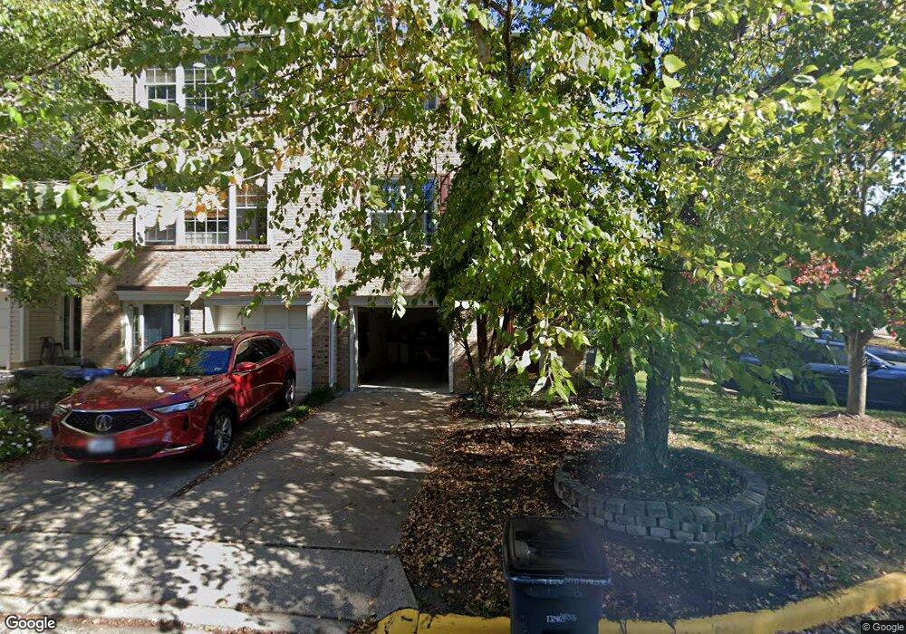 2435 Clover Field Cir, Herndon, VA 20171 - photo 1