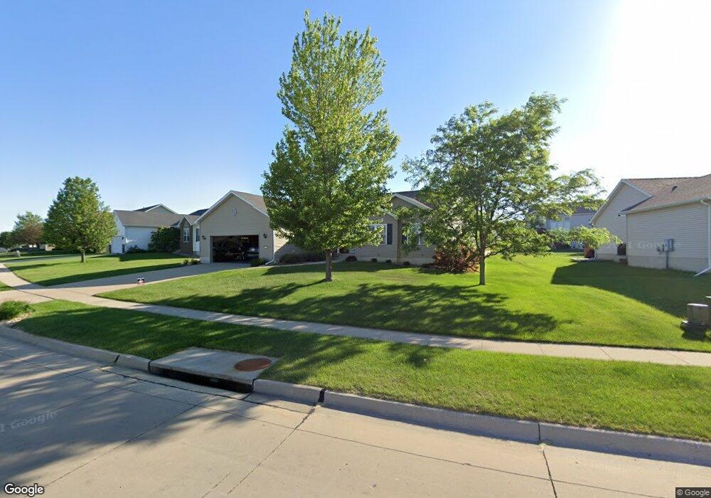 1419 Quail Run Ln, Cedar Falls, IA 50613 - photo 1