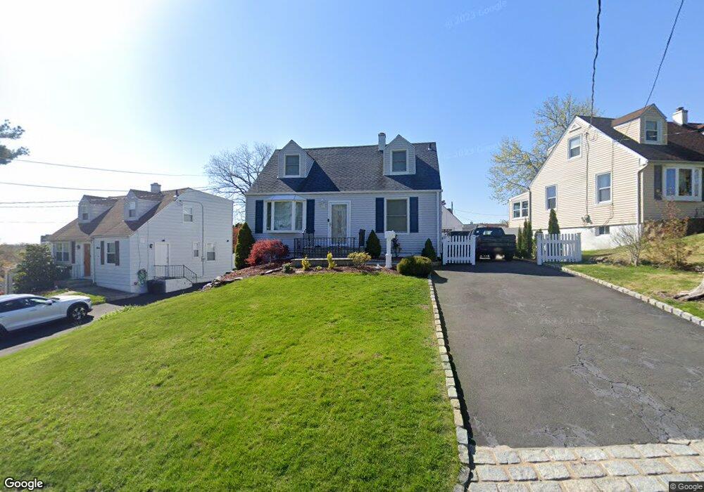 61 Remsen Cir, Yonkers, NY 10710 - photo 1