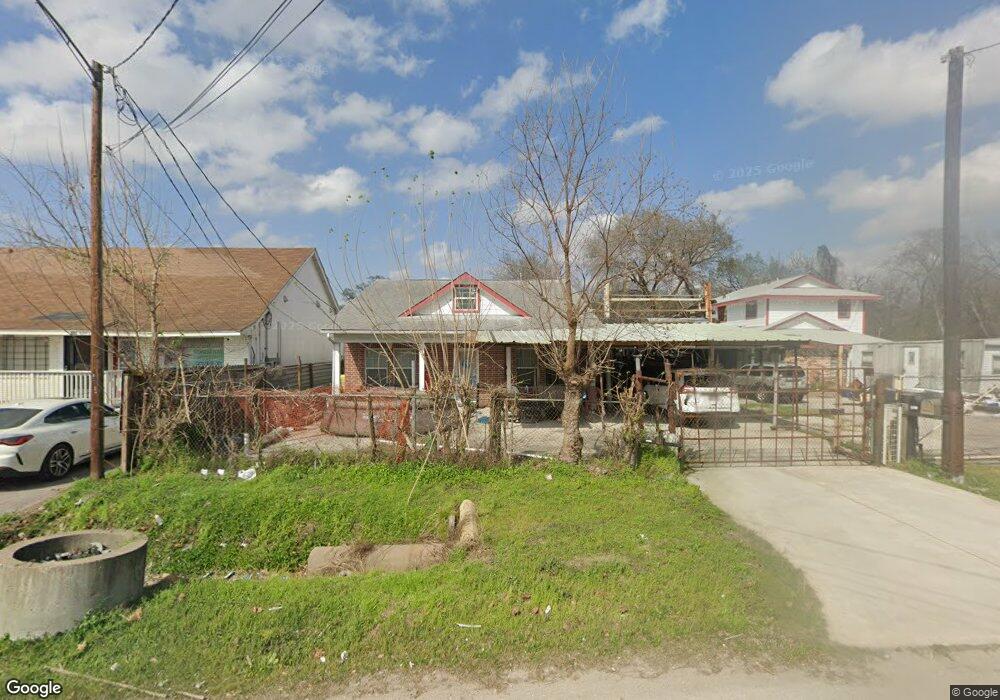 1109 Duff Ln, Houston, TX 77022 - photo 1