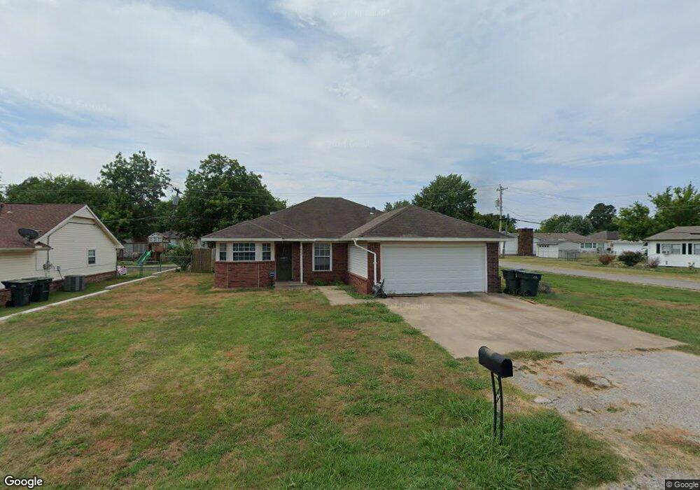 402 E Maple St, Skiatook, OK 74070 - photo 1