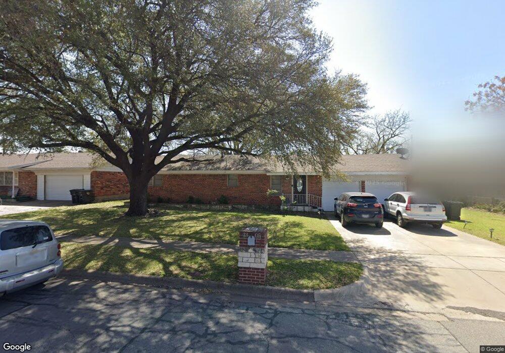 1305 Phillips St, Cleburne, TX 76033 - photo 1